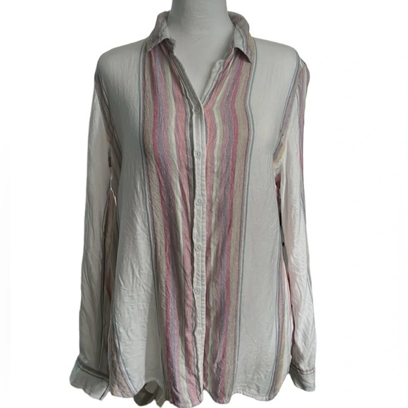 Beachlunchlounge button-up top. - Picture 3 of 10